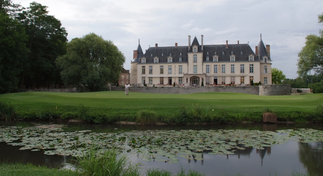 CHATEAU D’AUGERVILLE : L’HISTOIRE EN 18 TROUS