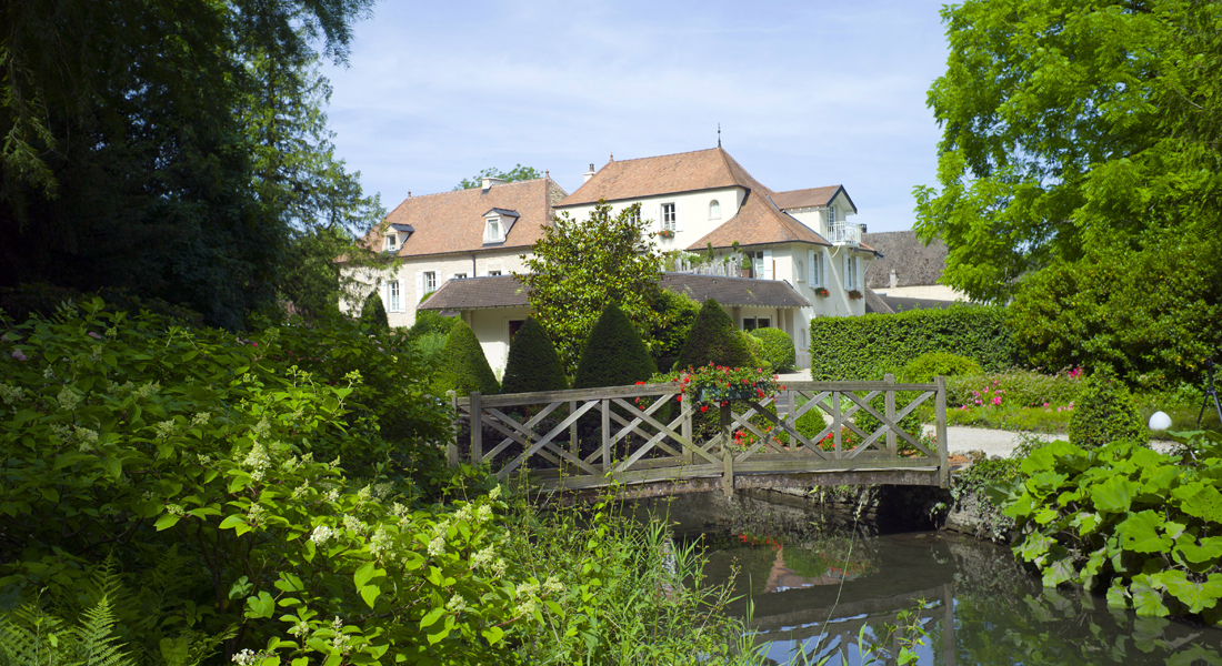 HOSTELLERIE DE LEVERNOIS : LE BONHEUR EST DANS LE PRÉ