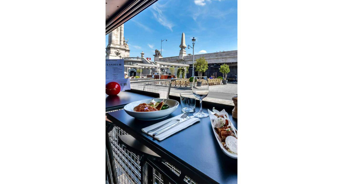 LE BISTROT ALEXANDRE III - Rive gauche : Le premier bistrot parisien posé sur la Seine 2