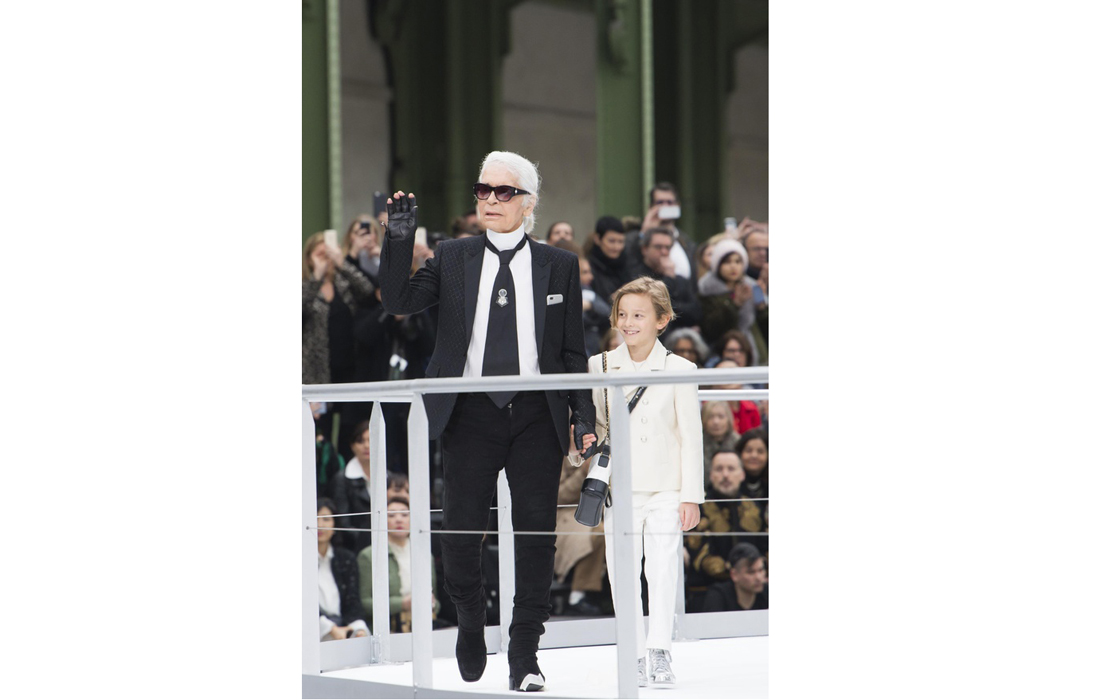 Le défilé Chanel, Karl Lagerfeld nous fait décoller de la réalité