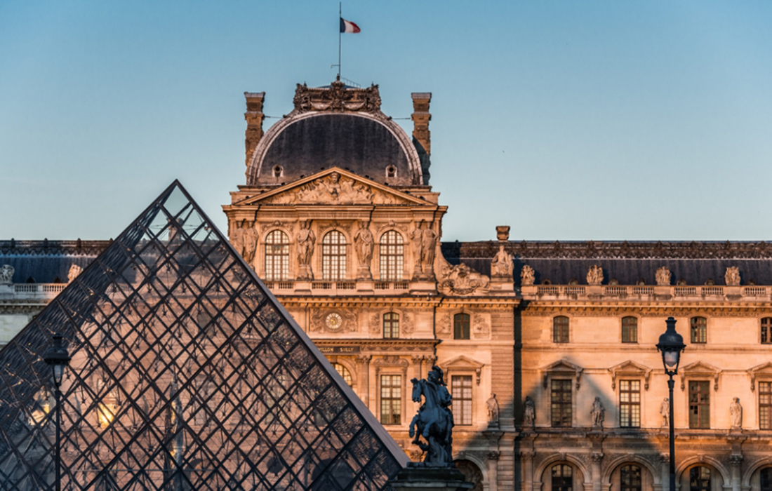 Le pouvoir s’invite au musée du louvre