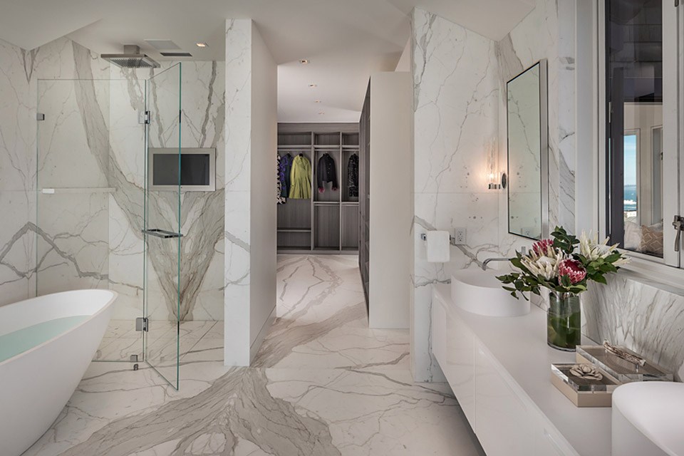 La-Residence-950-un-endroit-extraordinaire-avec-une-vue-sur-San-Francisco-luxe-infinity-salle-de-bain