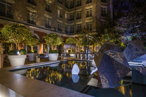 ROYAL- MONCEAU-terrasse-luxe-infinity-palace-hotel
