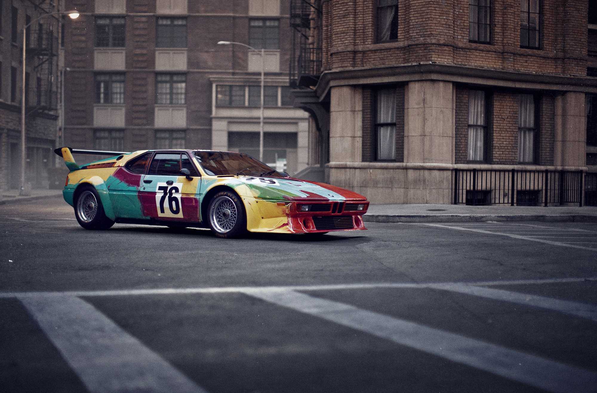 Andy Warhol : BMW M1 1979 (6e aux 24h du Mans) BMW M1 1979, moteur 6 cylindres en ligne, vitesse maximale 307 km/h _ © copyright fournies par BMW et Artcurial Motorcars.