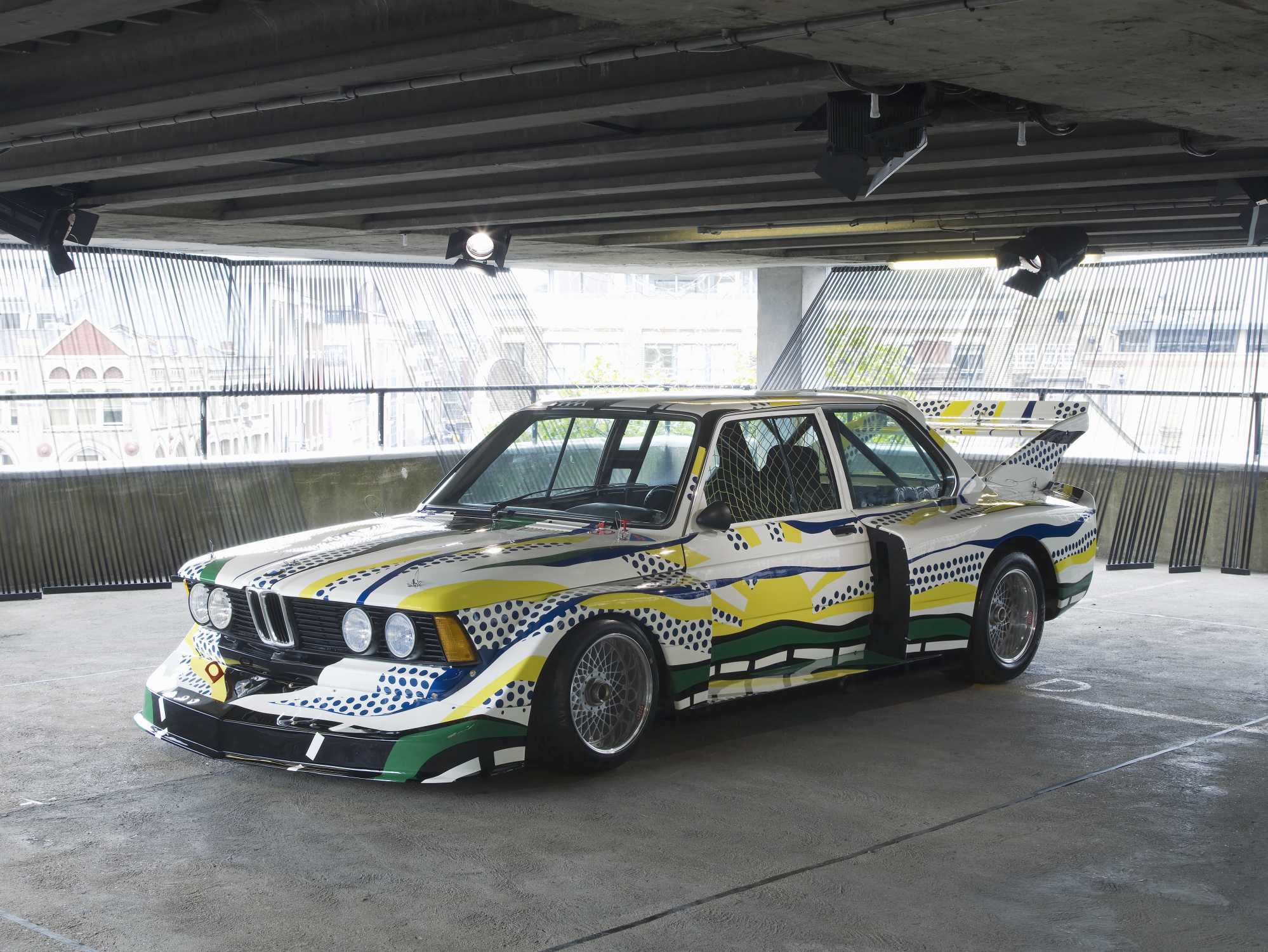 Roy Lichtenstein BMW 320i 1977 (9e aux 24h du Mans) 4 cylindres en ligne, turbo compressé, vitesse maximale 257 km/h_ © copyright fournies par BMW et Artcurial Motorcars.