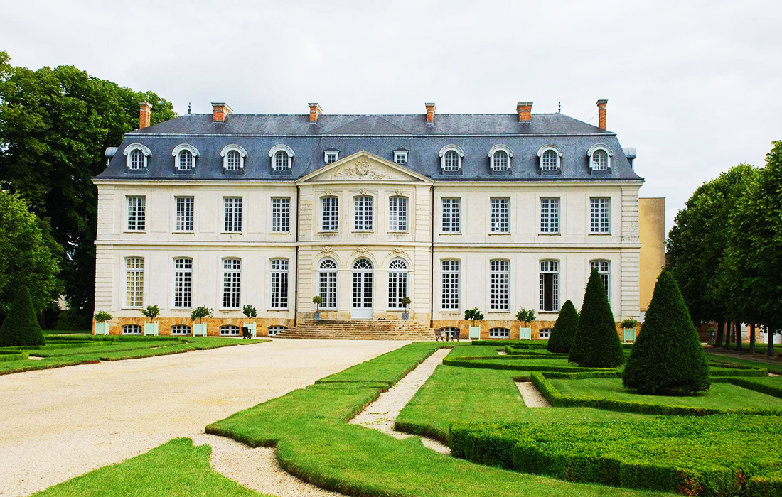 Le Château du Grand-Lucé, métamorphosé en hôtel de luxe a ouvert ses portes le 1er juin