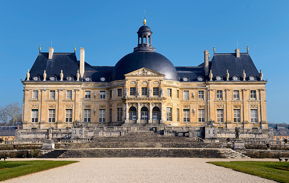 Renaissance des broderies de Le Nôtre au Château de Vaux-Le-Vicomte grâce aux Rubans Éphémères de Patrick Hourcade.