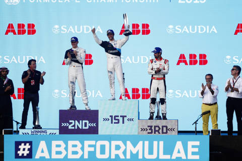 Alexander Sims remporte la course 2 du Saudia E-Prix de Darya