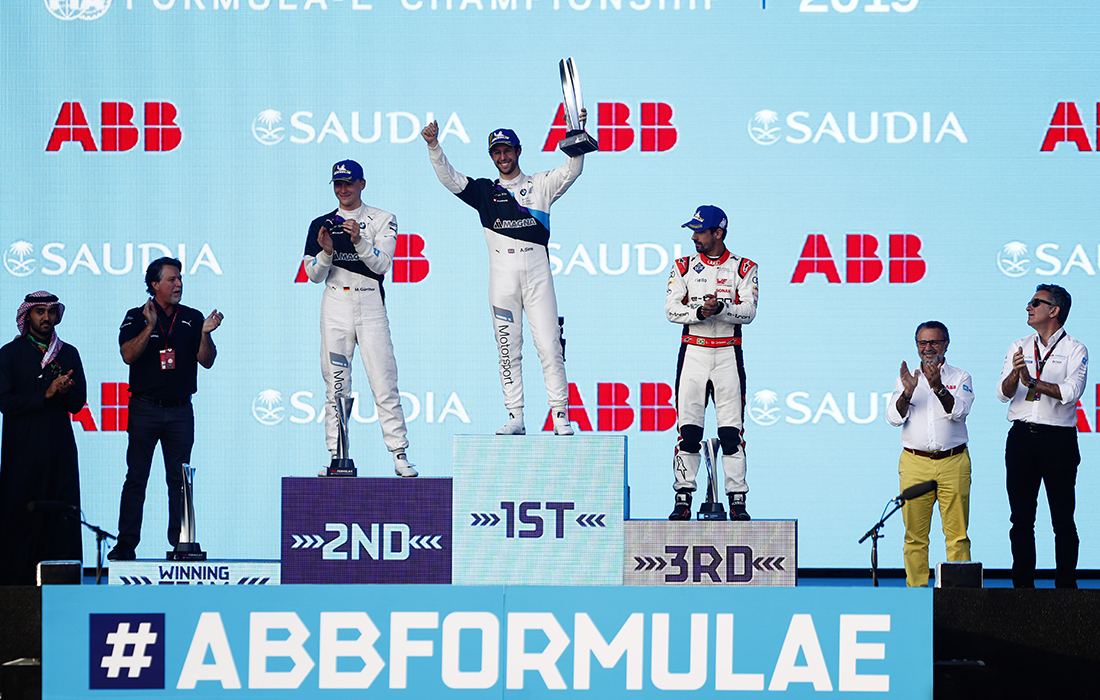 Alexander Sims remporte la course 2 du Saudia E-Prix de Darya
