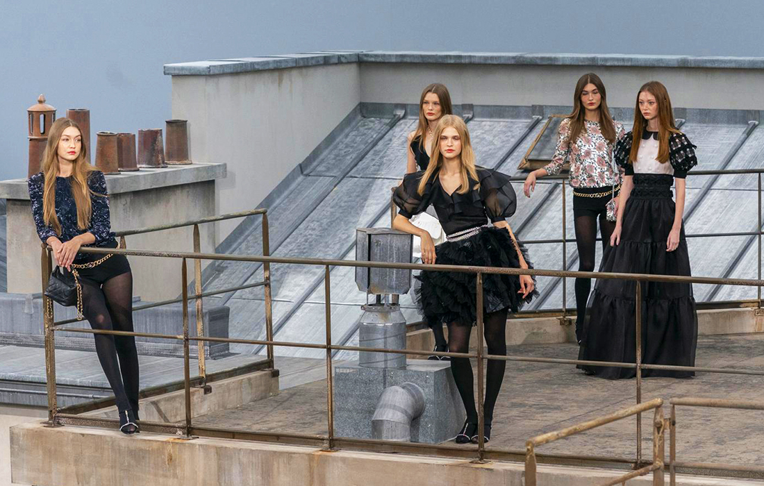 Chanel dévoile sa collection Printemps-Eté 2020 sur les toits de Paris