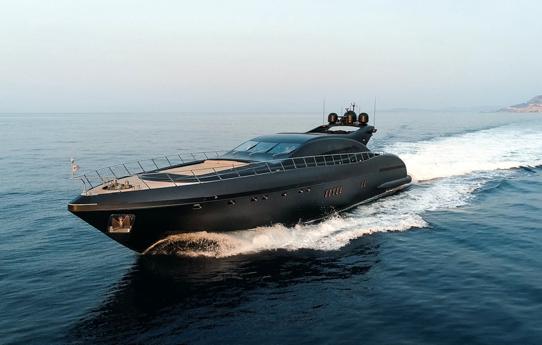 Mangusta 108 Neoprene : un yacht de luxe qui se distingue par sa longueur impressionnante