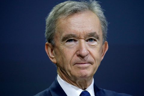 Bernard Arnault décroche la première position dans le classement des Français les plus riches.