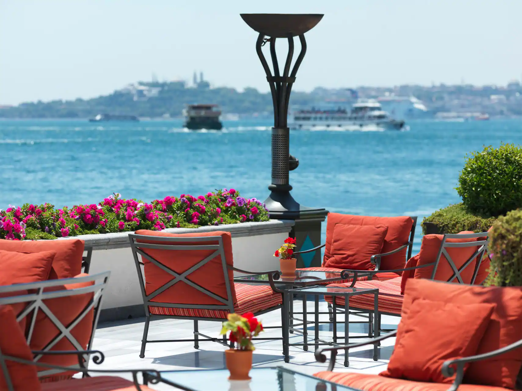 LUXE INFINITY – FOUR SEAONS ISTANBUL FACE AU BOSPHORE LE TEMPS S’ÉTIRE 