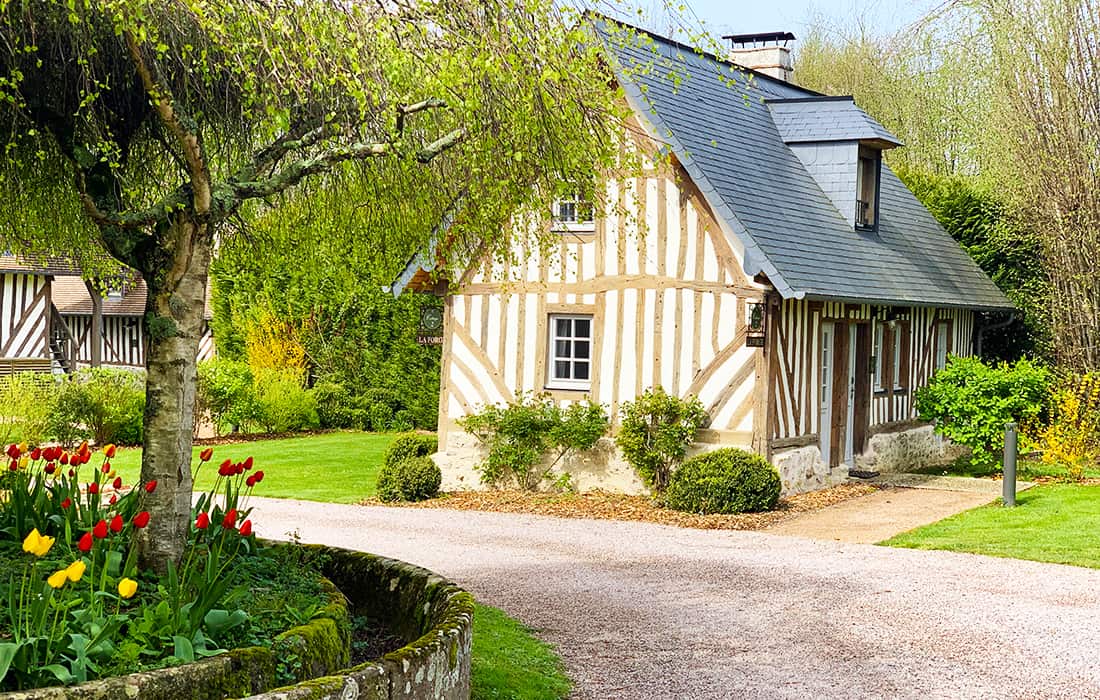 Les manoirs des portes de Deauville – le luxe taillé dans la pierre