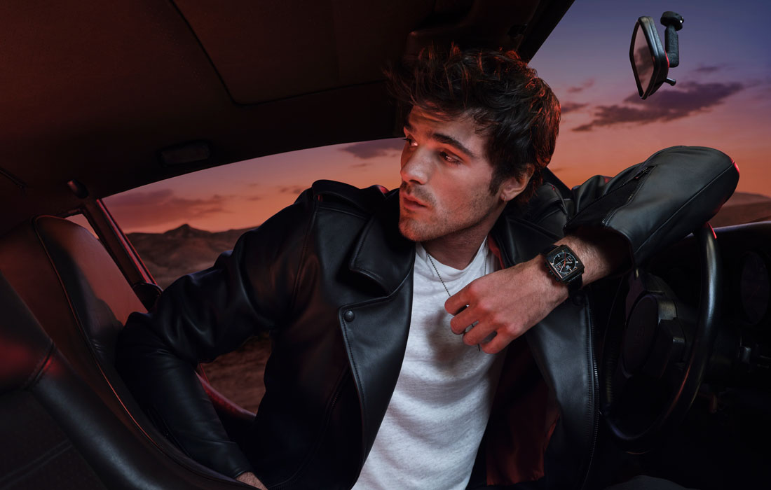 Tag Heuer s’offre Jacob Elordi comme nouvel ambassadeur et ressuscite la Tag Heuer Monaco