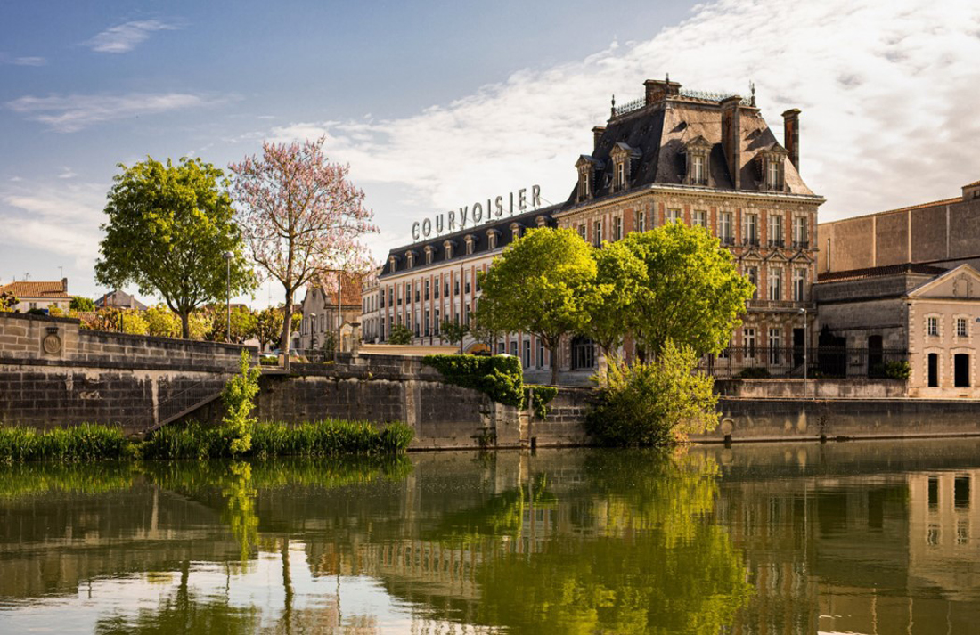 Maison Courvoisier à Jarnac, le site historique rénové en collaboration avec les designers iconiques Gilles & Boissier