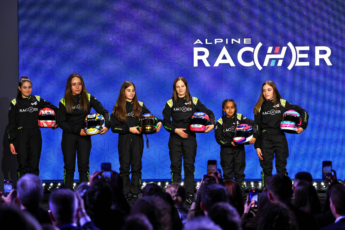 Alpine renforce son programme Rac(H)er avec de nouveaux talents féminins et Zinedine Zidane devient parrain et ambassadeur