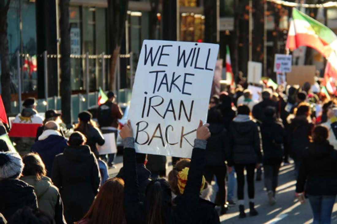 Soirée de soutien aux Iraniennes au Palais de la Porte Dorée à Paris