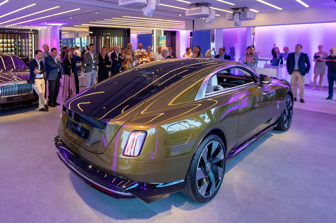 Le showroom de Rolls-Royce Motor Cars Monaco rouvre ses portes avec un double lancement spectaculaire