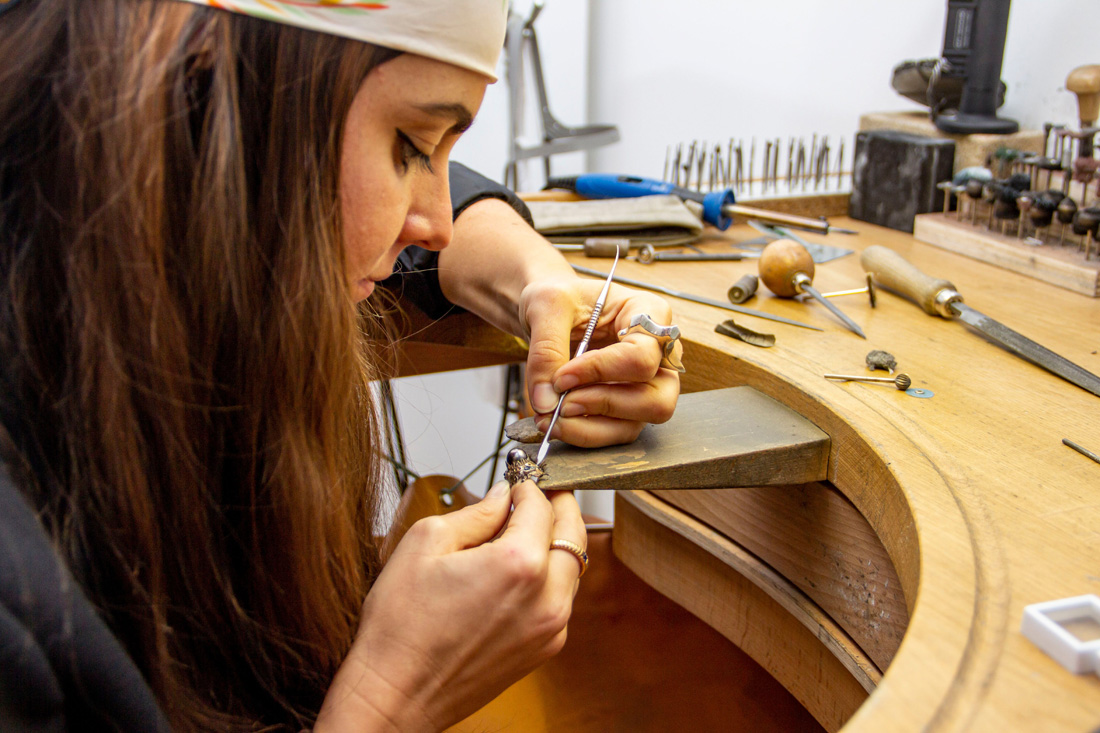 Timeless Jewels, éclat au féminin, joaillières à l’établi