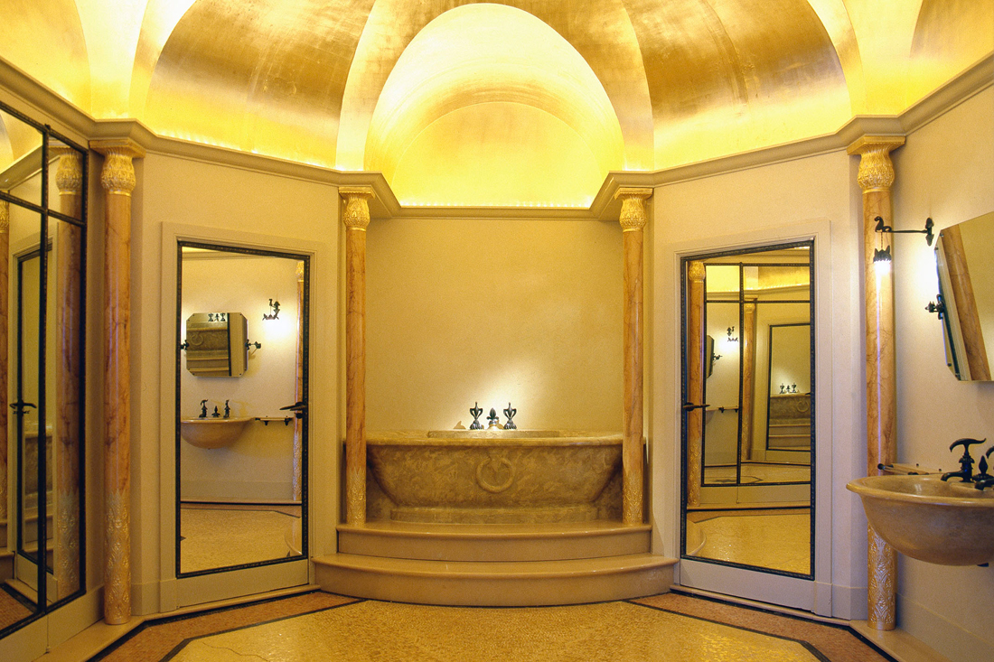 La Galerie Anne-Sophie Duval reconstitue la salle de bain de Rateau à FAB Paris 2023