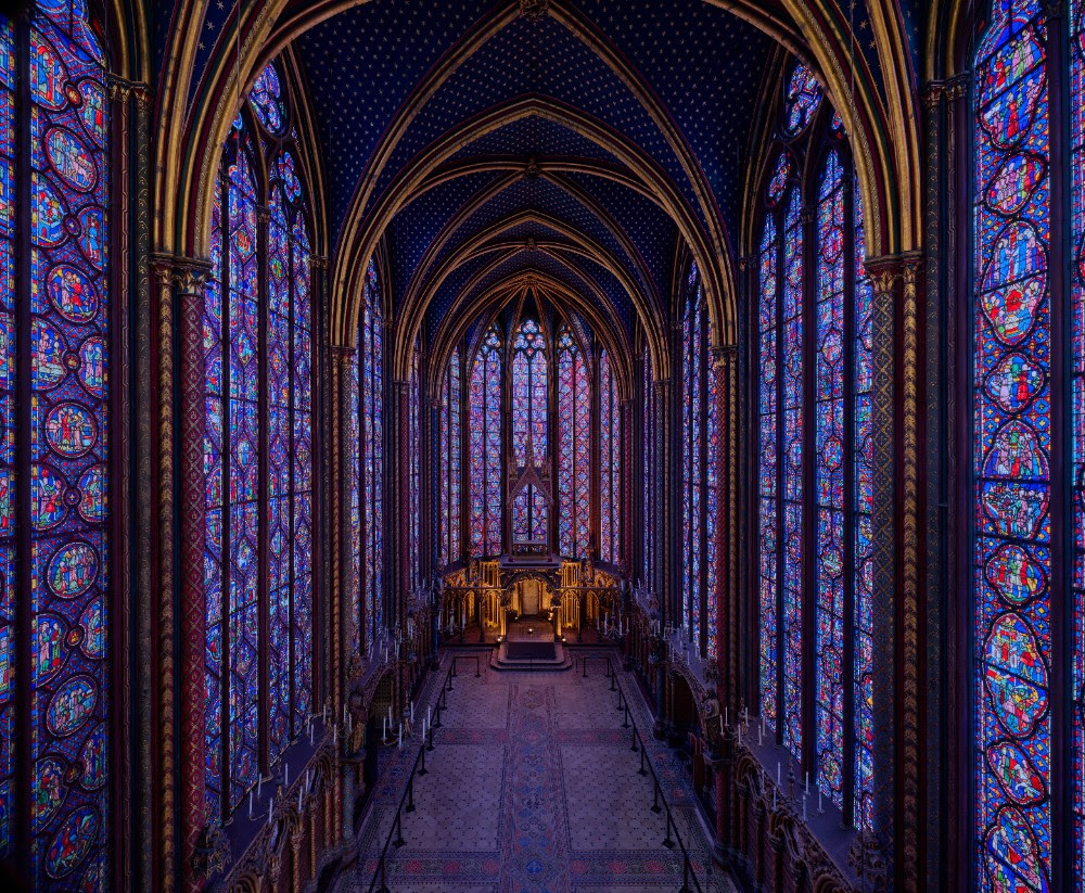 “Voyage dans les pierres et la lumière” : Une exposition photo incontournable à la conciergerie