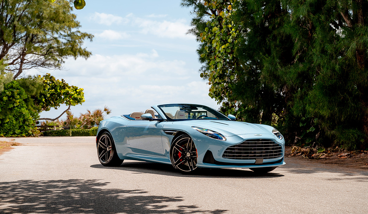 Aston Martin révèle la DB12 Volante Palm Beach Edition